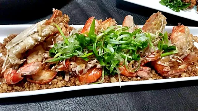 Deep Fried Large Shrimp with Garlic
