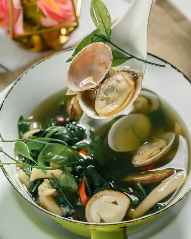 Herbal Soup with Asari Clams
