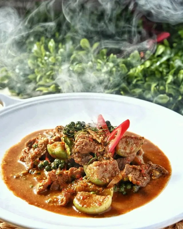 Australian Beef with Jungle Curry