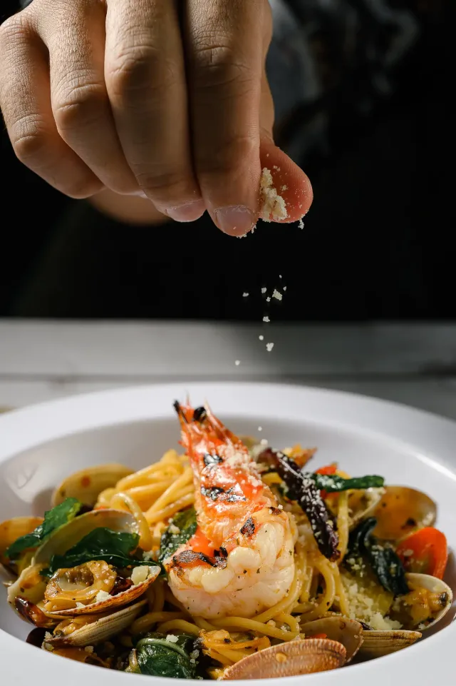 Spicy Stir-Fried Spaghetti with Seafood