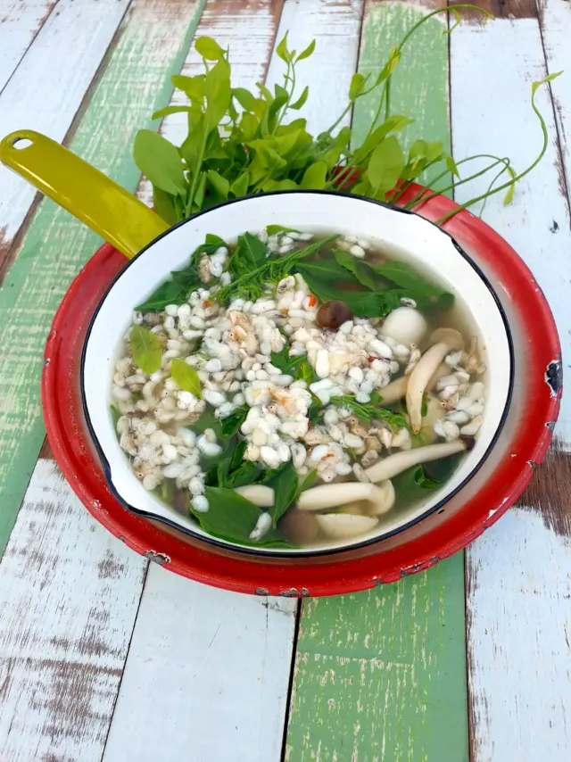 Spicy Vegetables Soup with Ant Eggs